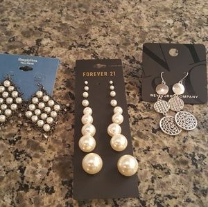 Earrings as lot